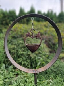 Metalinė girdykla rate