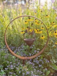 Metalinė girdykla rate